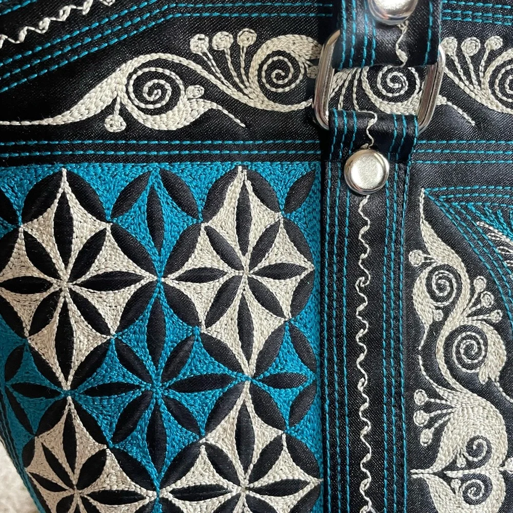 NWT Banda Bags Memetika Embroidered Tote Bag Blue Vegan Cotton Handcrafted Zip